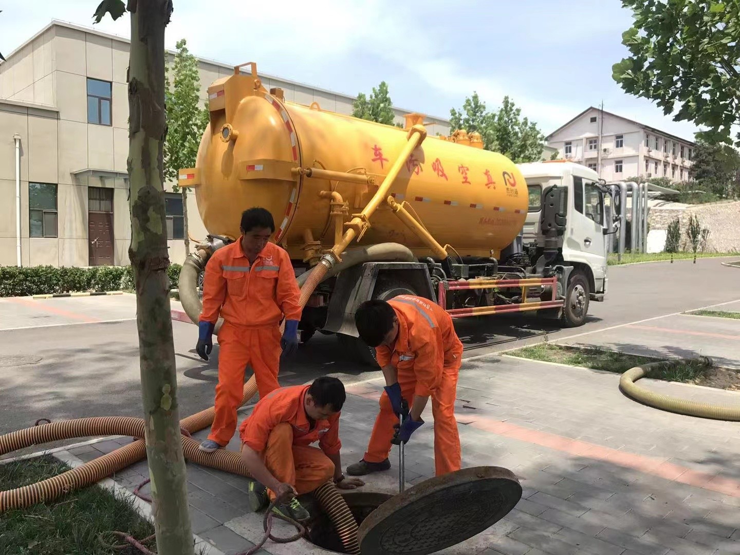 诏安化粪池清理与5-8吨吸粪车施工效率分析